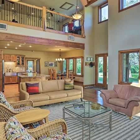 Riverfront Blanco Home With Shaded Porch And Hot Tub Bagian luar foto