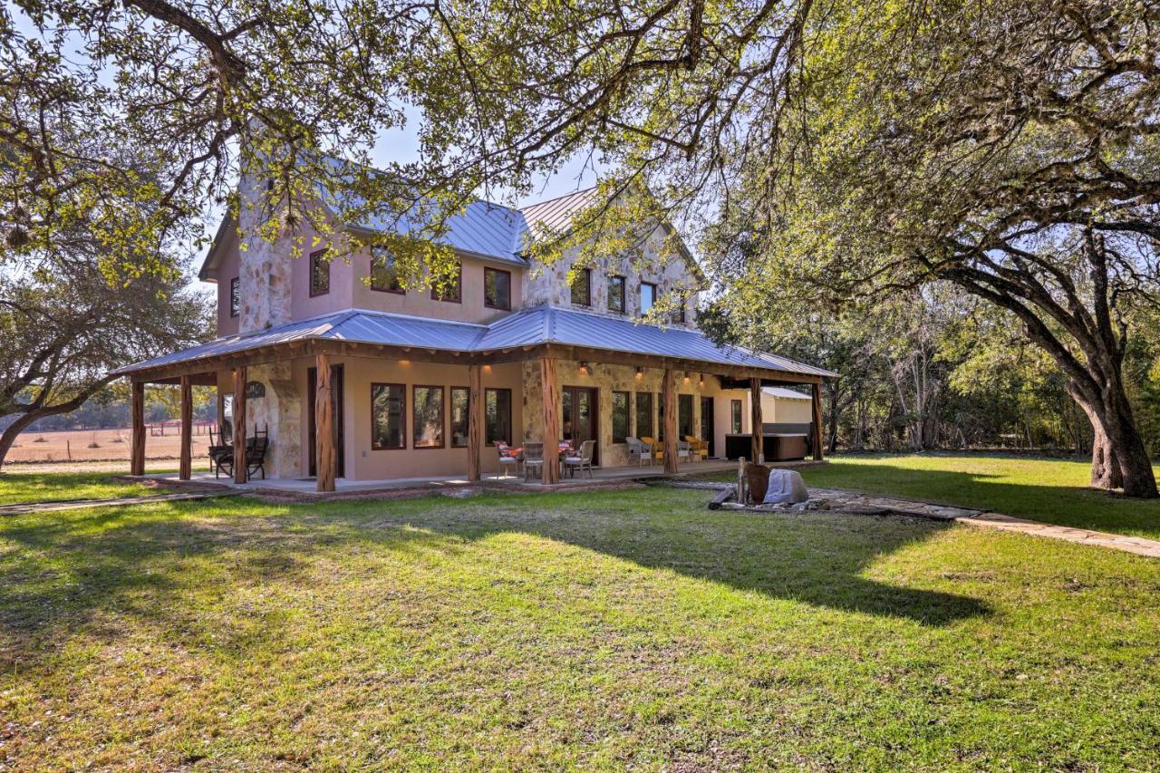 Riverfront Blanco Home With Shaded Porch And Hot Tub Bagian luar foto