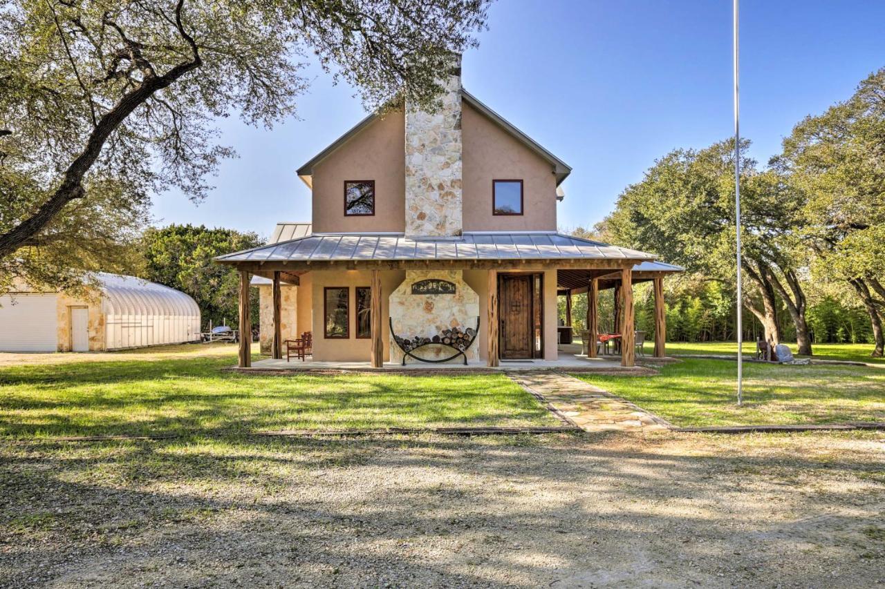 Riverfront Blanco Home With Shaded Porch And Hot Tub Bagian luar foto