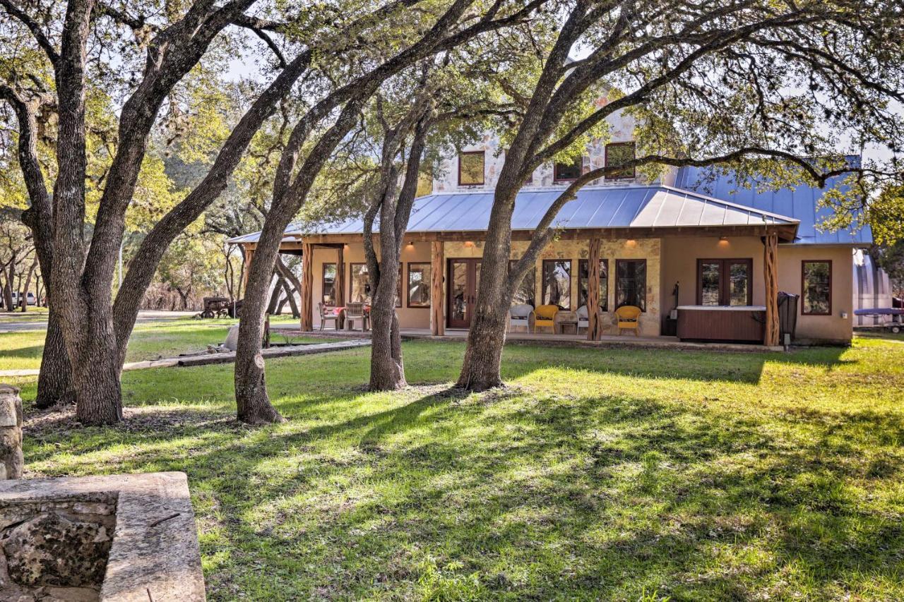 Riverfront Blanco Home With Shaded Porch And Hot Tub Bagian luar foto